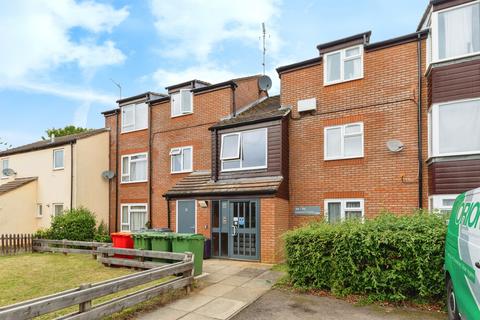 undefined, Kestrel Close, Stevenage