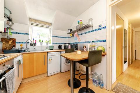 undefined, Kestrel Close, Stevenage