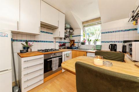 undefined, Kestrel Close, Stevenage