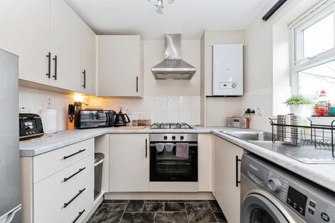 2 bedroom ground floor flat for sale, Claymores, Stevenage
