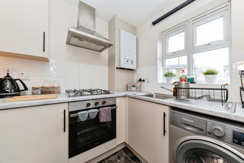 2 bedroom ground floor flat for sale, Claymores, Stevenage