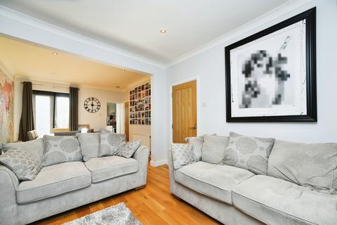3 bedroom terraced house for sale, Gipsy Lane, Swindon