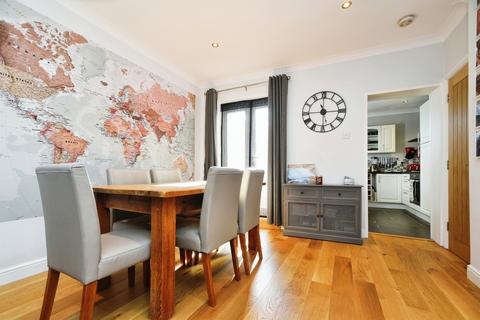 3 bedroom terraced house for sale, Gipsy Lane, Swindon