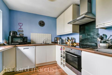 3 bedroom flat for sale, Lawrie Park Road, London