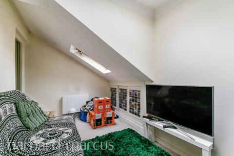 3 bedroom flat for sale, Lawrie Park Road, London