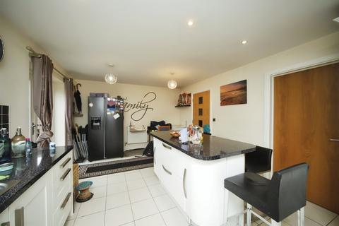4 bedroom end of terrace house for sale, Roughmoor Close, Taunton