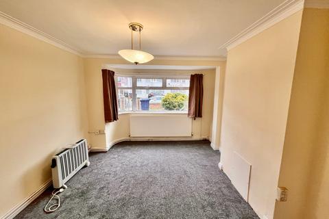 2 bedroom maisonette to rent, Clifton Road