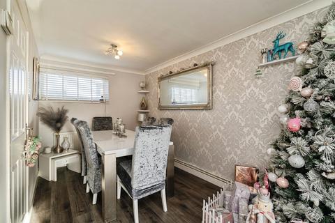 3 bedroom end of terrace house for sale, St. Johns Way, Thetford