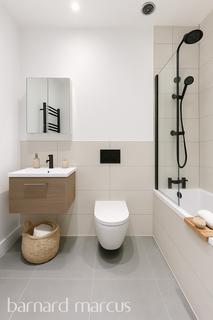 1 bedroom flat for sale, Acacia Road, London