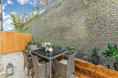 Studio for sale, Acacia Road, London