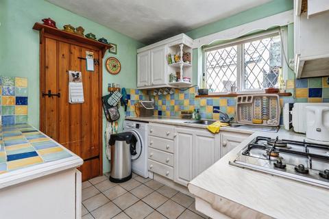 2 bedroom character property for sale, Calmore Road, Calmore, Southampton