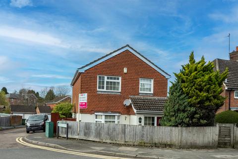 3 bedroom detached house for sale, Pheasant Close, Tring