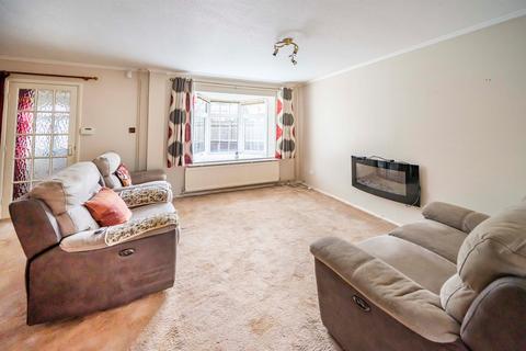 3 bedroom detached house for sale, Pheasant Close, Tring