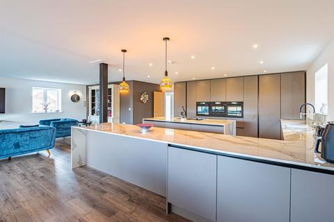 4 bedroom detached house for sale, Christchurch Road, Tring