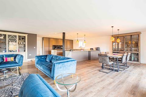 4 bedroom detached house for sale, Christchurch Road, Tring