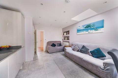 4 bedroom terraced house for sale, Thackeray Avenue, London