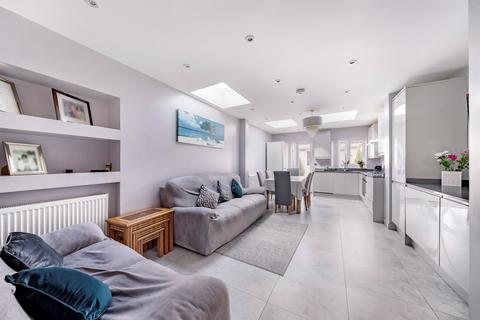 4 bedroom terraced house for sale, Thackeray Avenue, London