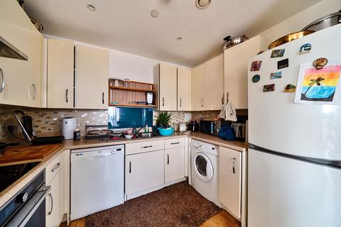2 bedroom flat for sale, Cannon Road, London