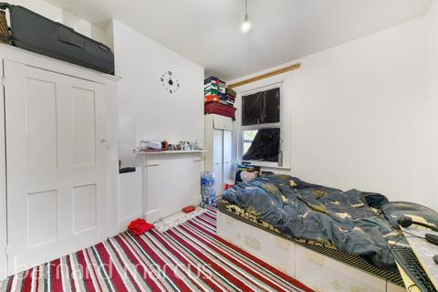 3 bedroom terraced house for sale, Selkirk Road, London