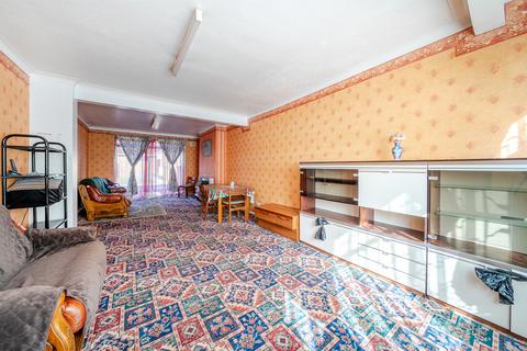 3 bedroom terraced house for sale, Pembury Road, London
