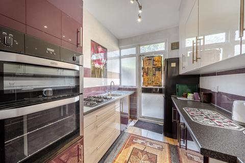 3 bedroom terraced house for sale, Pembury Road, London