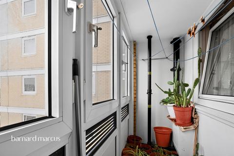 2 bedroom apartment for sale, Commerce Road, London