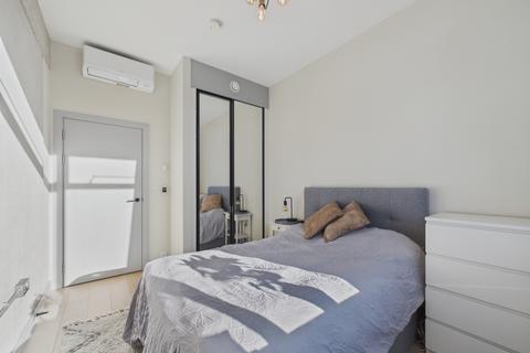 1 bedroom flat for sale, Bentley Road, London