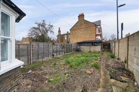 1 bedroom ground floor flat for sale, Broadwater Road, London