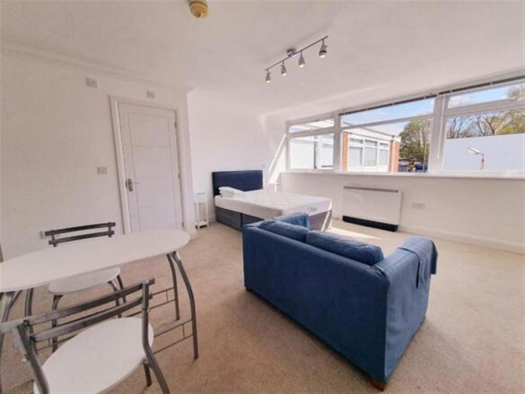 Lounge / Bedroom