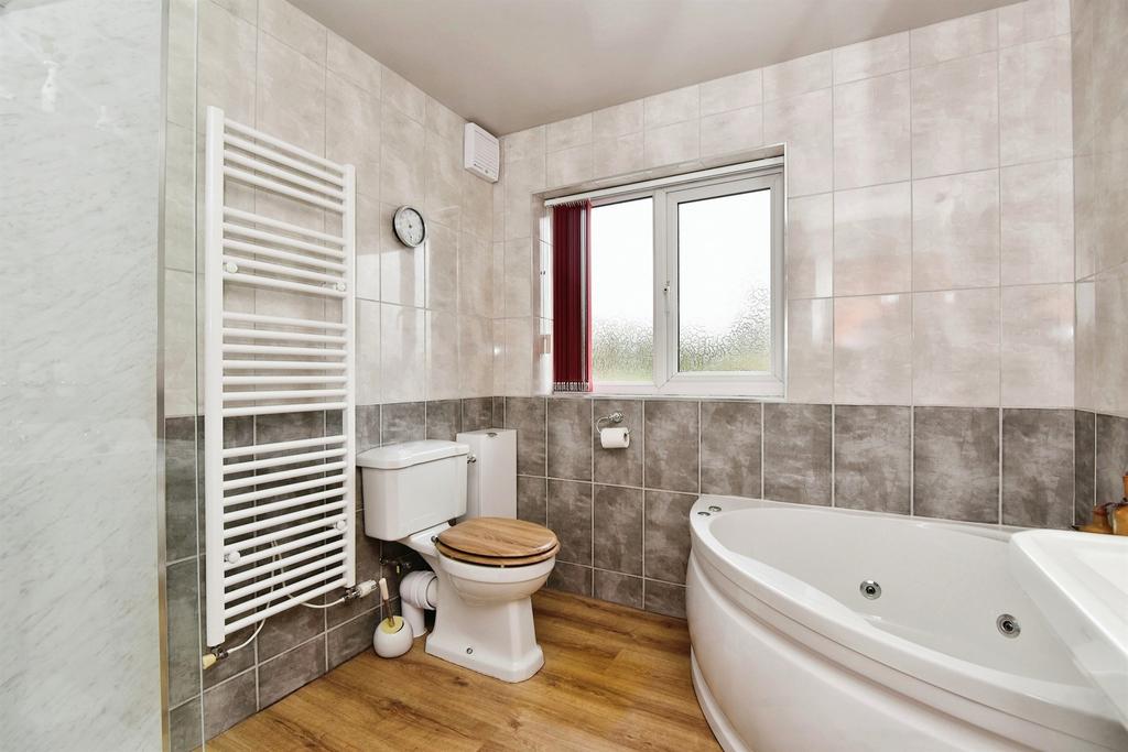 Family Bathroom: