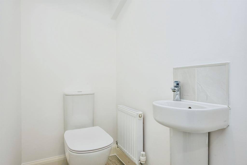 Guest Cloakroom:
