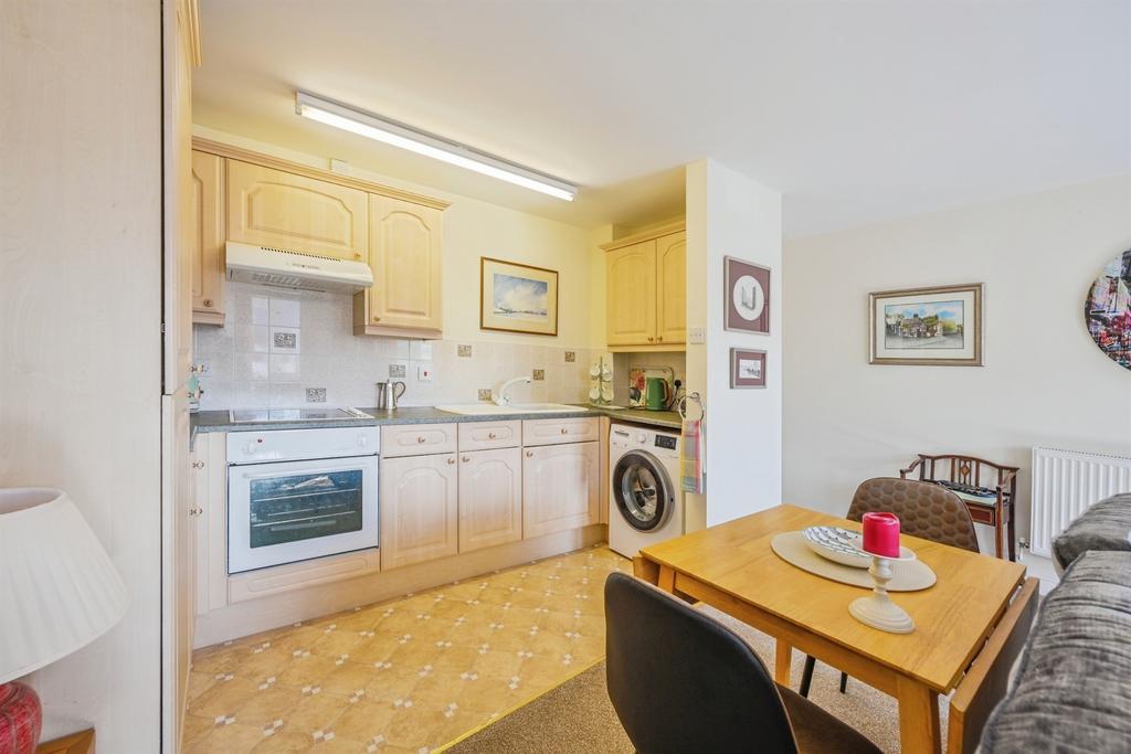 Kitchen Area: