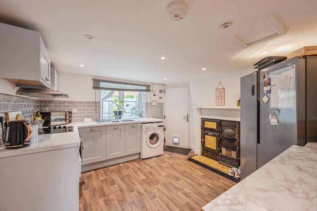 Kitchen: