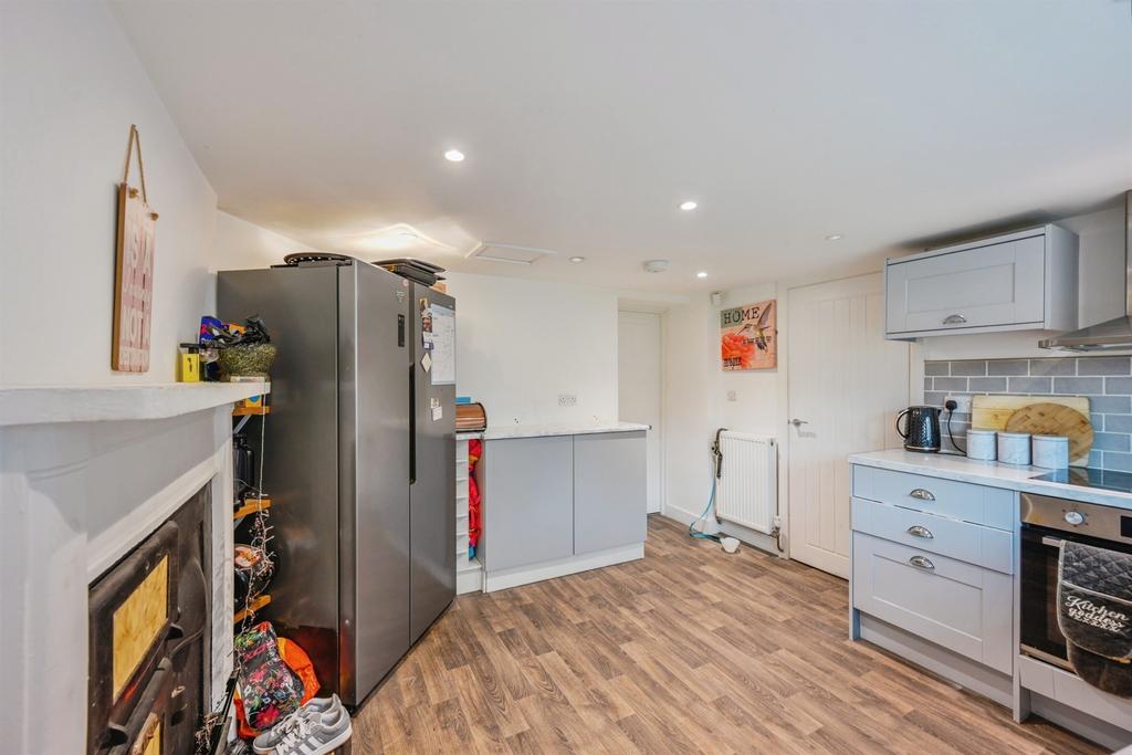 Kitchen: