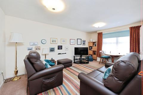 2 bedroom flat for sale, Lower High Street, Watford