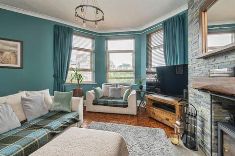 2 bedroom apartment for sale, Alverthorpe Road, WAKEFIELD