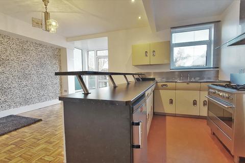 3 bedroom semi-detached house to rent, Harrow Road, Carshalton SM5