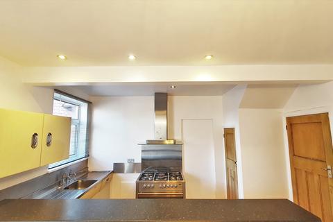 3 bedroom semi-detached house to rent, Harrow Road, Carshalton SM5