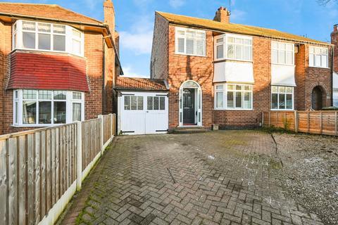 3 bedroom semi-detached house for sale, Thomas Avenue, Radcliffe-On-Trent, Nottingham