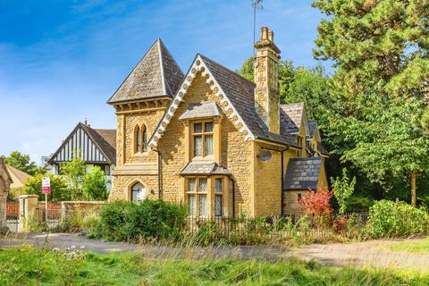 3 bedroom detached house for sale, Castle Road, Wellingborough