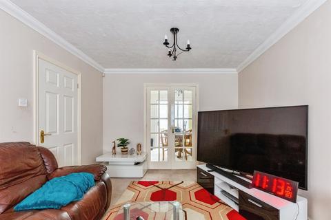 4 bedroom detached house for sale, Malvern Close, Wellingborough