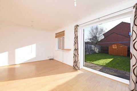 2 bedroom terraced house to rent, Swaledale Gardens, Fleet, GU51