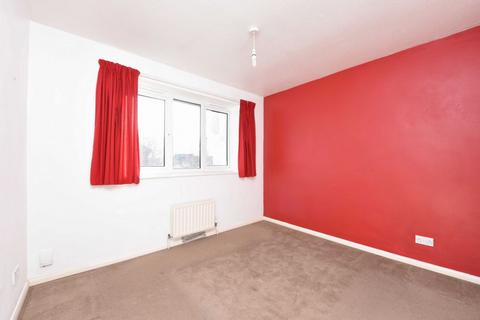 2 bedroom terraced house to rent, Swaledale Gardens, Fleet, GU51