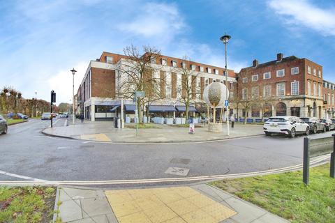2 bedroom flat for sale, Parkway, Welwyn Garden City