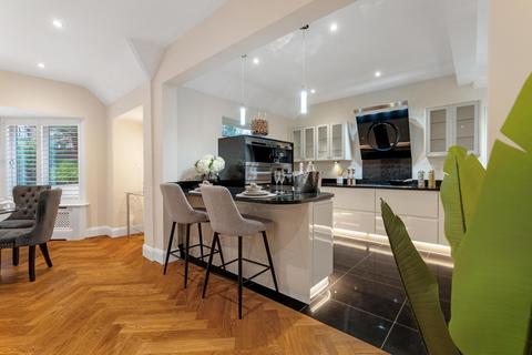 4 bedroom detached house for sale, Henley Road Hurley Maidenhead, Berkshire, SL6 5LH