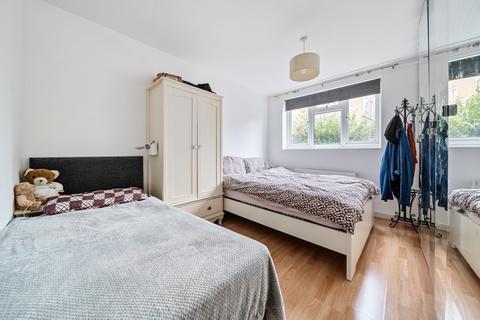 1 bedroom flat for sale, Minford Gardens, London