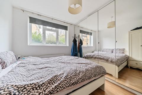1 bedroom flat for sale, Minford Gardens, London