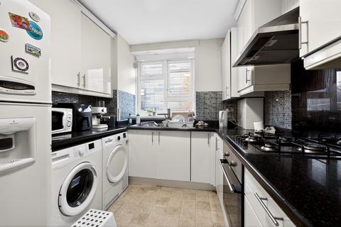 3 bedroom flat for sale, Macfarlane Road, London