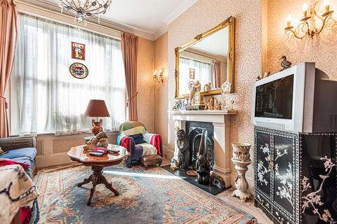 3 bedroom flat for sale, Woodstock Grove, London