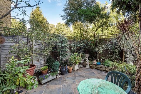 3 bedroom flat for sale, Woodstock Grove, London